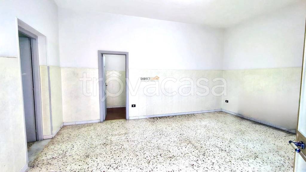 trivano in vendita ad Acerra