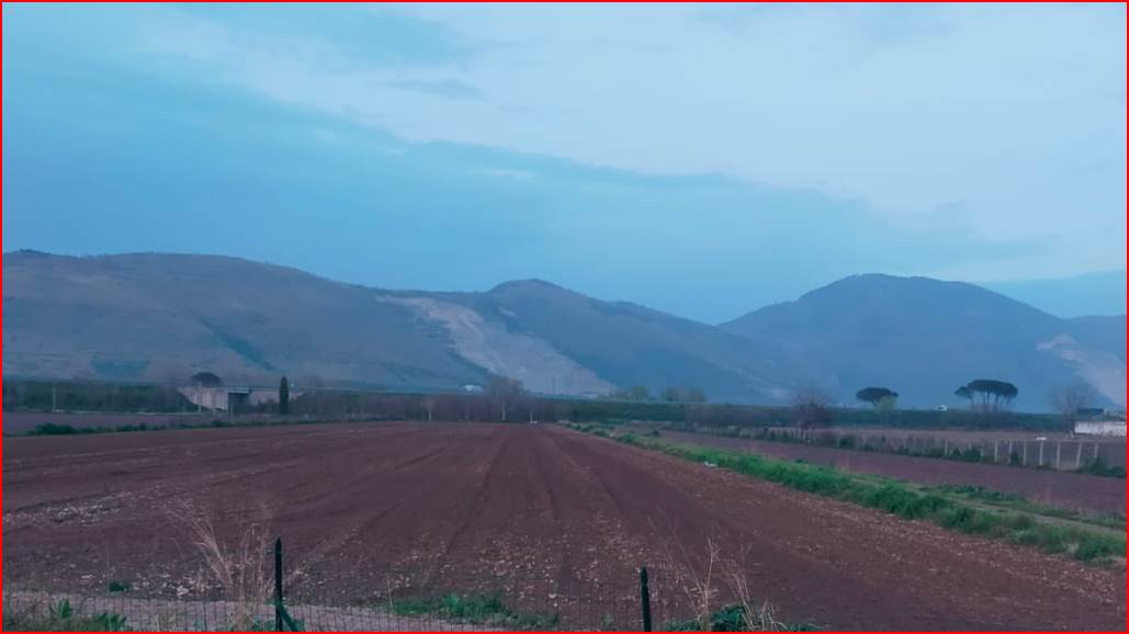 negozio in vendita ad Acerra in zona Gaudello