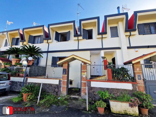 casa indipendente in vendita ad Acerra