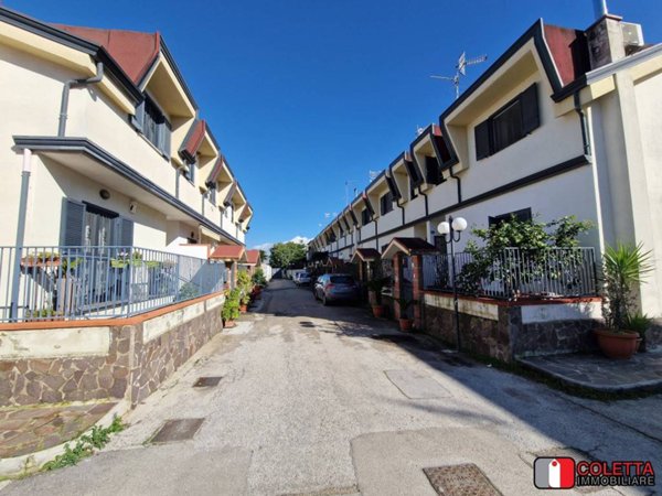 casa indipendente in vendita ad Acerra in zona Centro Città
