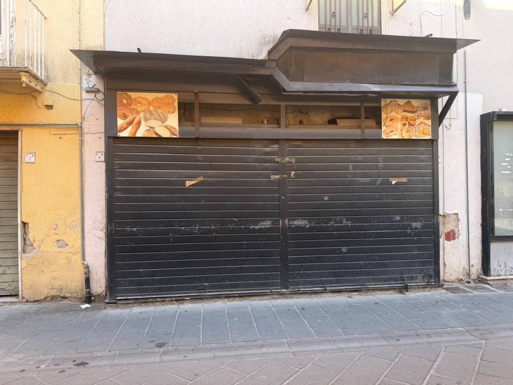negozio in vendita ad Acerra in zona Centro Città