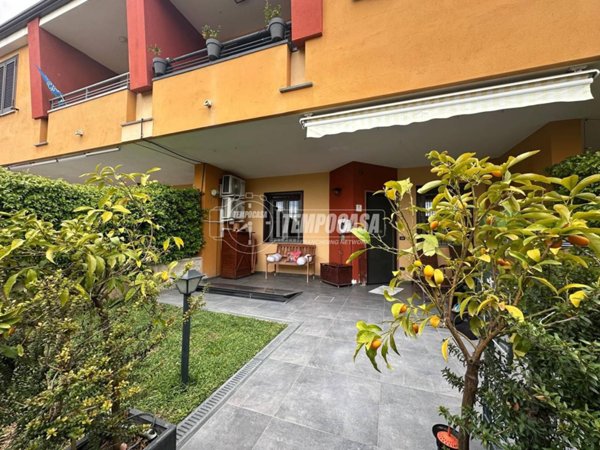 casa indipendente in vendita ad Acerra in zona Pezzalunga