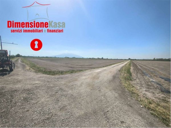 terreno agricolo in vendita ad Acerra
