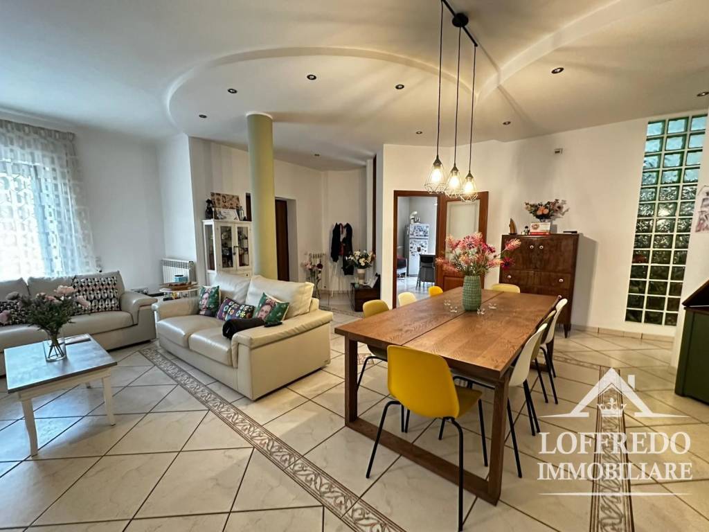 casa indipendente in vendita ad Acerra in zona Pezzalunga