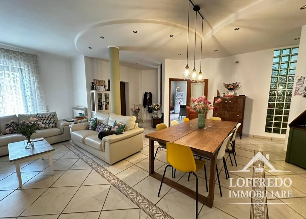 casa indipendente in vendita ad Acerra in zona Pezzalunga