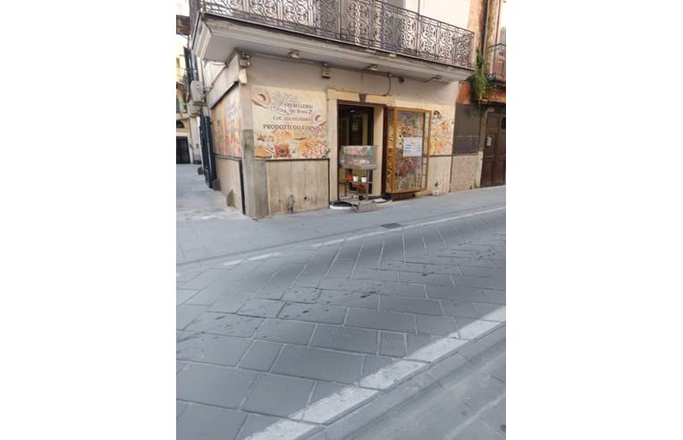 negozio in vendita ad Acerra in zona Centro Città