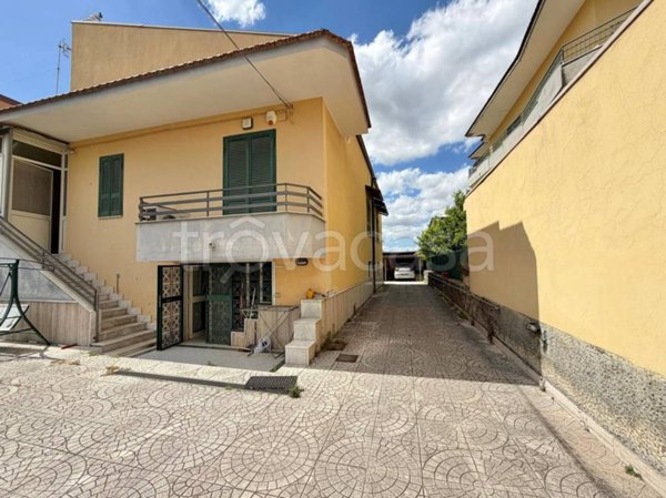 casa indipendente in vendita ad Acerra in zona Centro Città