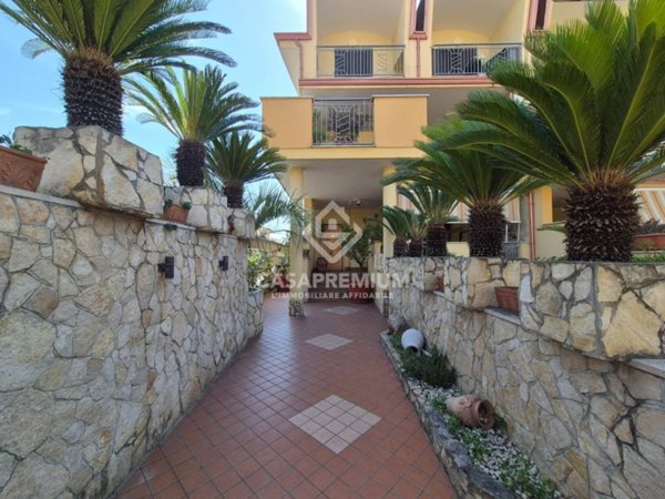 casa indipendente in vendita ad Acerra in zona Centro Città