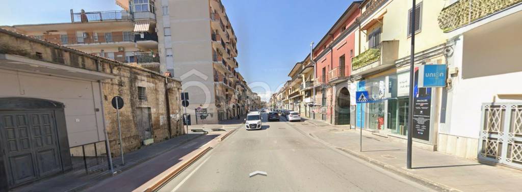 negozio in vendita ad Acerra in zona Centro Città