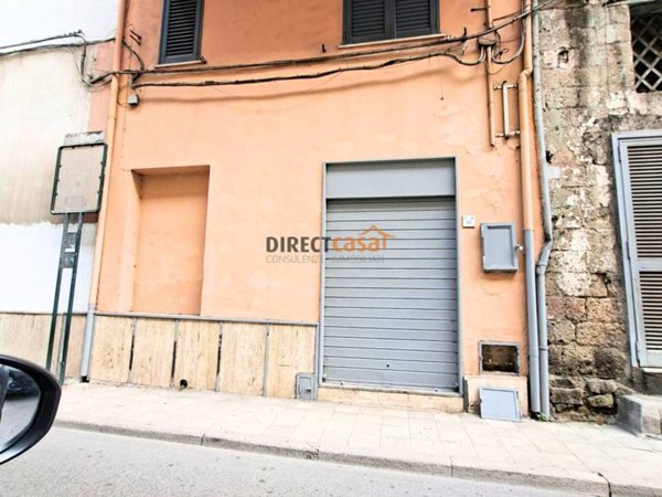 negozio in vendita ad Acerra in zona Centro Città