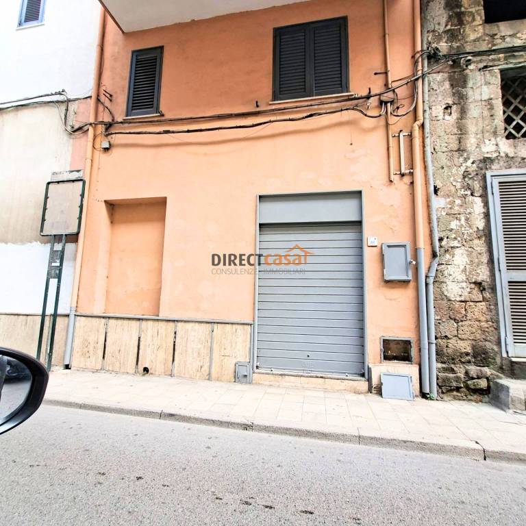 negozio in vendita ad Acerra in zona Centro Città
