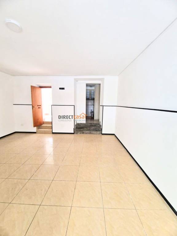 negozio in vendita ad Acerra in zona Centro Città