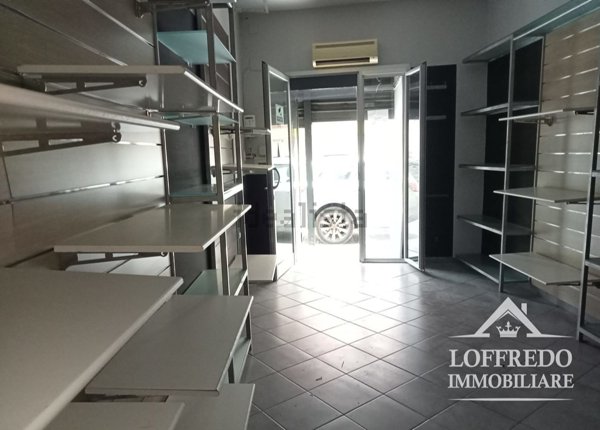 locale commerciale in vendita ad Acerra in zona Centro Città