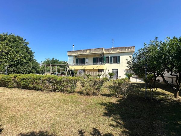 casa indipendente in vendita ad Acerra