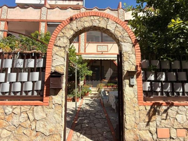 casa indipendente in vendita ad Acerra in zona Centro Città