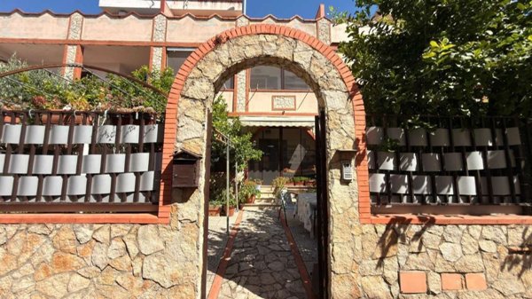 casa indipendente in vendita ad Acerra in zona Centro Città