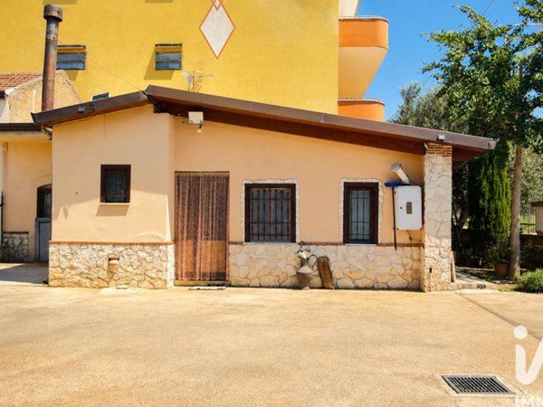 casa indipendente in vendita ad Acerra in zona Pezzalunga