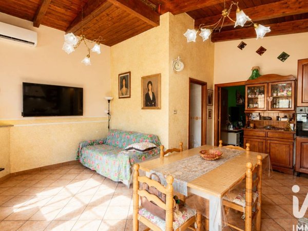 casa indipendente in vendita ad Acerra in zona Pezzalunga