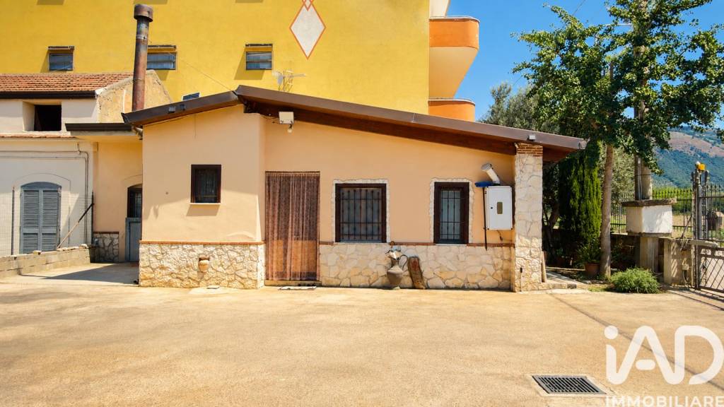 casa indipendente in vendita ad Acerra in zona Pezzalunga