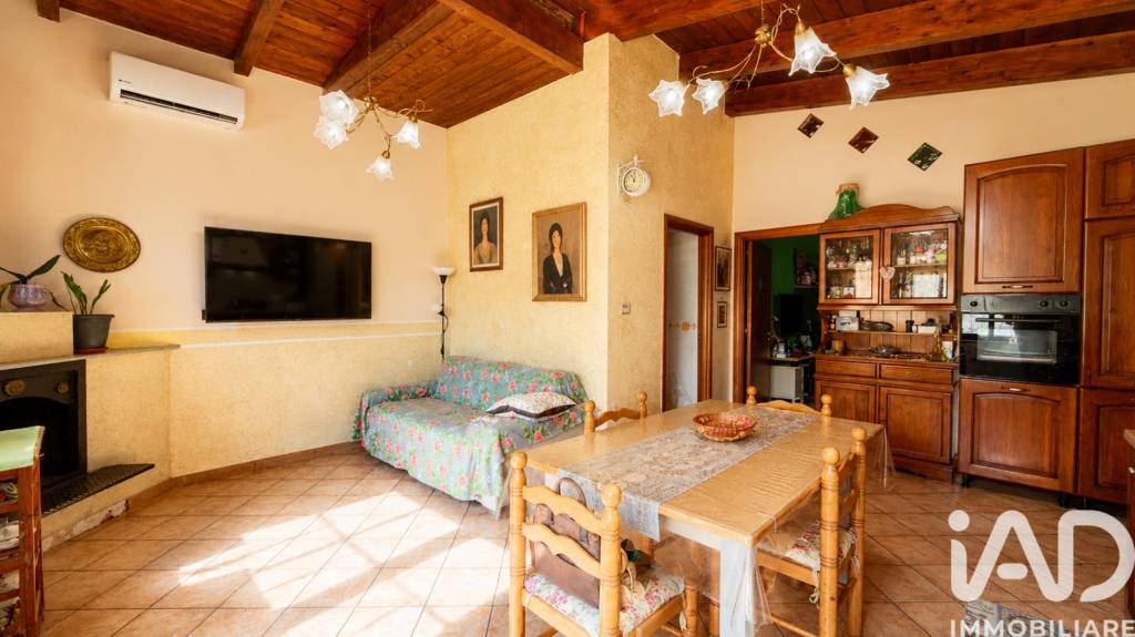 casa indipendente in vendita ad Acerra in zona Pezzalunga