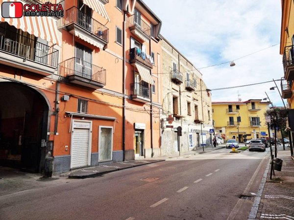 negozio in vendita ad Acerra in zona Centro Città