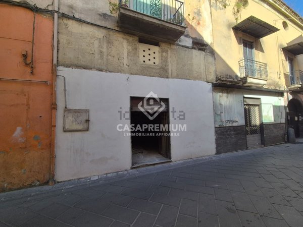 locale commerciale in vendita ad Acerra in zona Centro Città