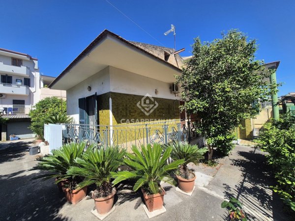 casa indipendente in vendita ad Acerra in zona Centro Città