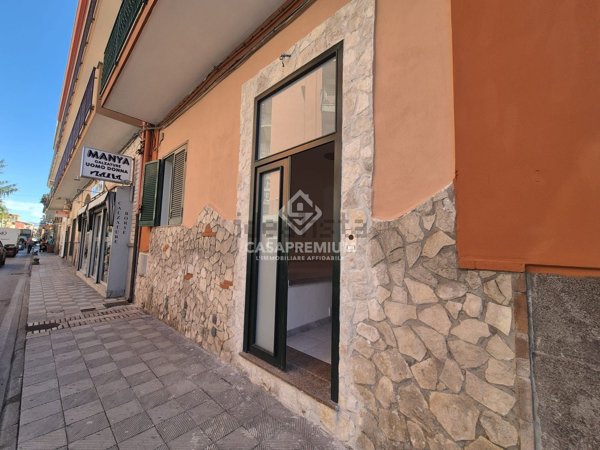 locale commerciale in vendita ad Acerra in zona Centro Città