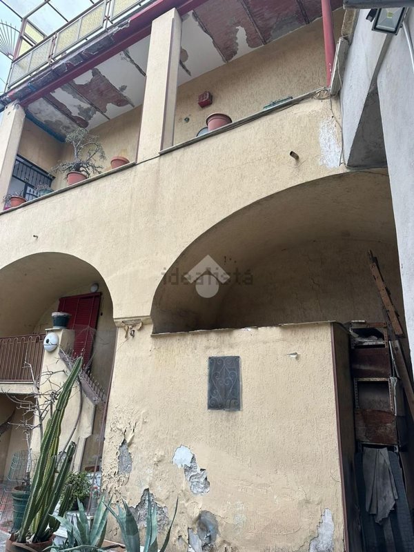 pentavano in vendita ad Afragola in zona Centro Città