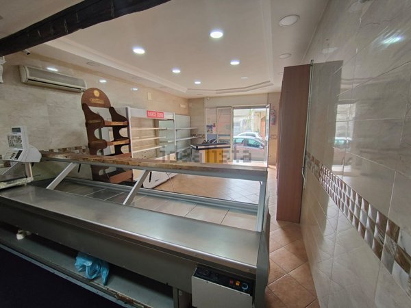 locale commerciale in vendita ad Afragola