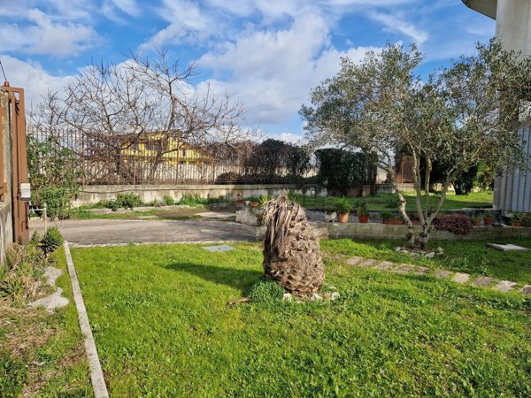 casa indipendente in vendita ad Afragola in zona Saggese