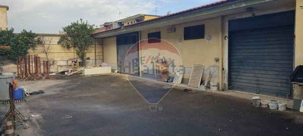 locale commerciale in vendita ad Afragola