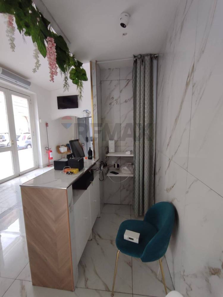 negozio in vendita ad Afragola in zona Centro Città