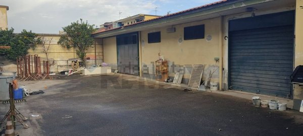 locale commerciale in vendita ad Afragola