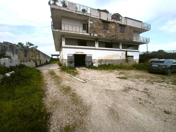 capannone in vendita ad Afragola in zona Salice