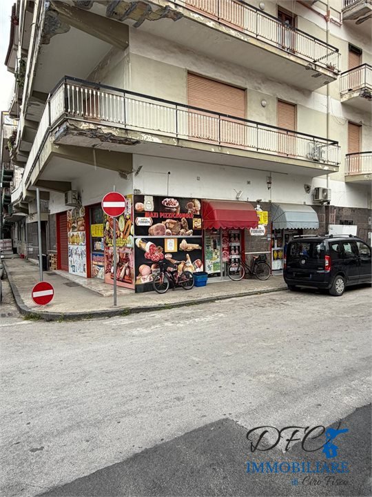 locale commerciale in vendita ad Afragola in zona Centro Città