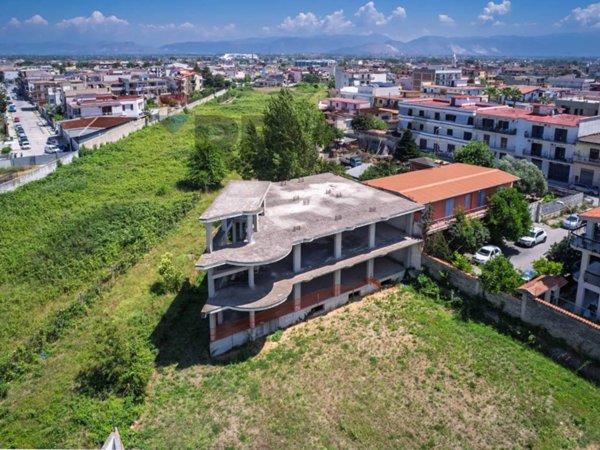 negozio in vendita ad Afragola in zona Saggese