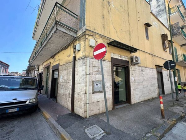 negozio in vendita ad Afragola in zona Centro Città