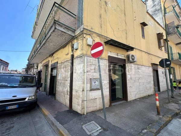 negozio in vendita ad Afragola in zona Centro Città
