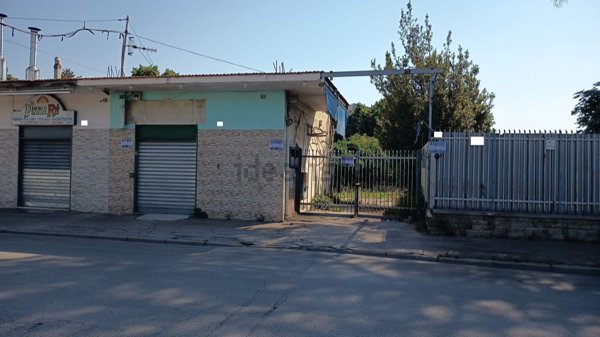 locale commerciale in vendita ad Afragola