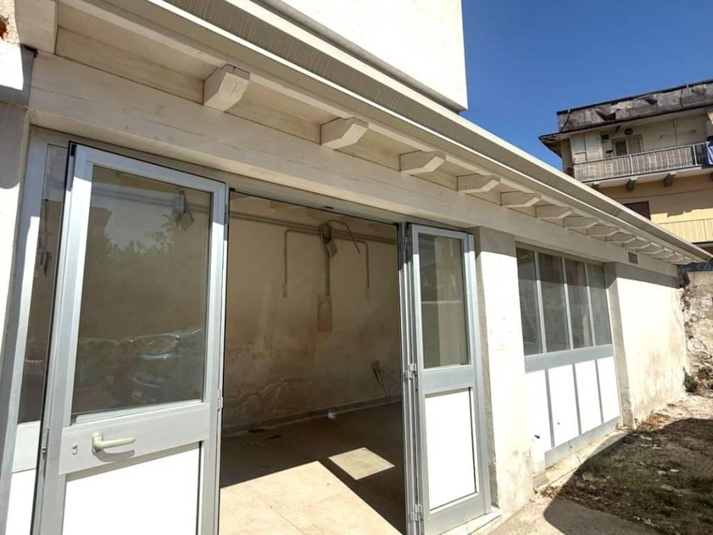 locale commerciale in vendita ad Afragola in zona Centro Città