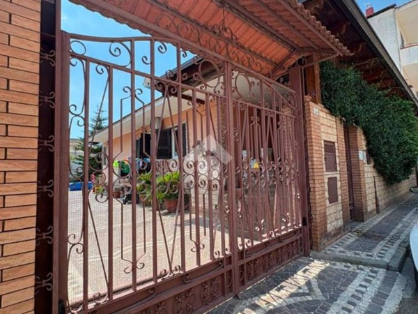 casa indipendente in vendita ad Afragola in zona Saggese