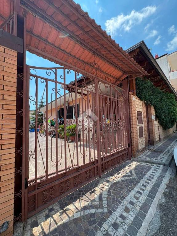 casa indipendente in vendita ad Afragola in zona Saggese