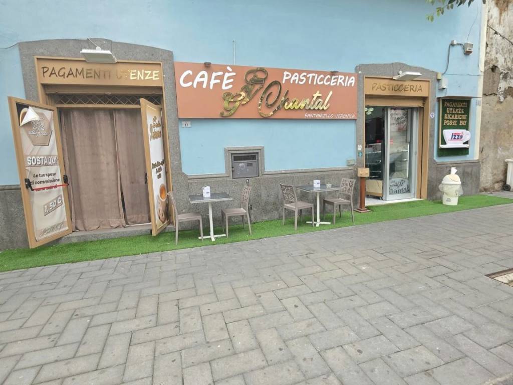 negozio in vendita ad Afragola in zona Saggese