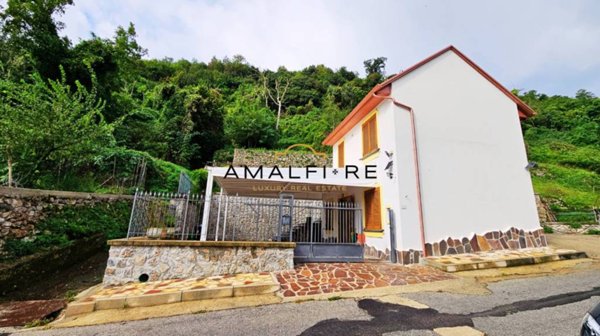 casa indipendente in vendita ad Agerola in zona Bomerano