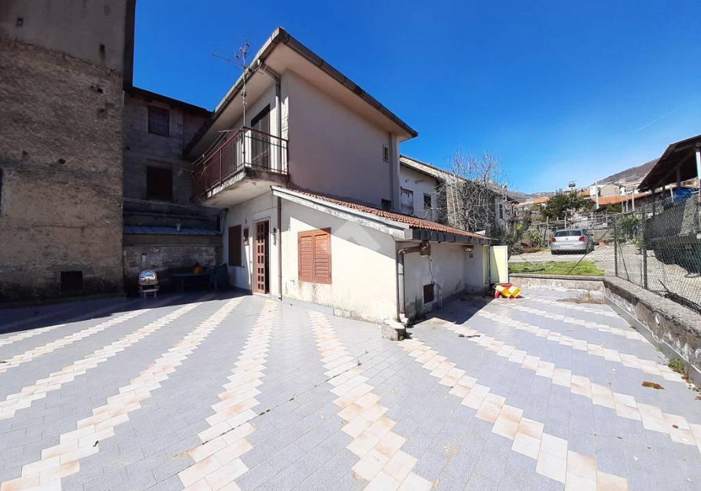 casa indipendente in vendita ad Agerola in zona Pianillo