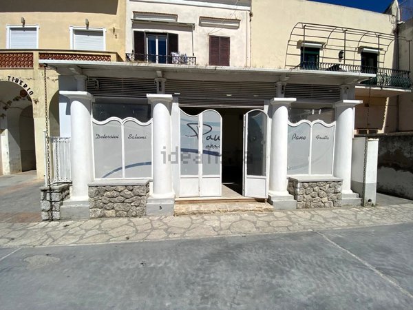 locale commerciale in vendita ad Anacapri