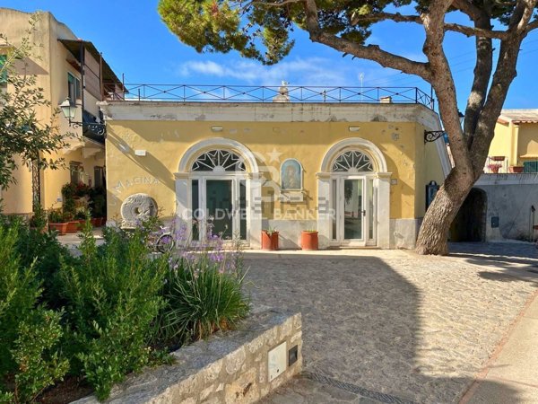 locale commerciale in vendita ad Anacapri