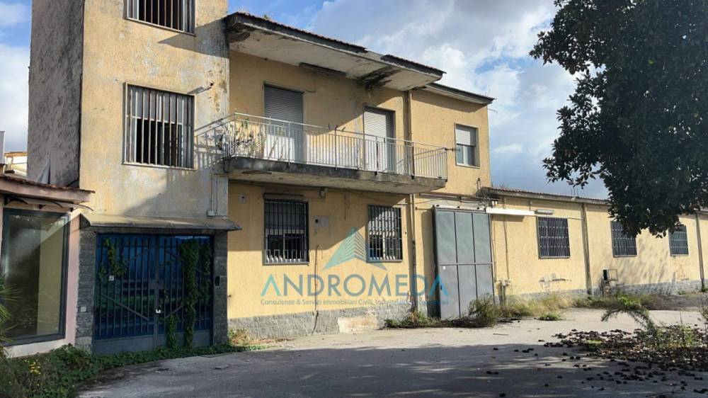 ufficio in vendita ad Arzano