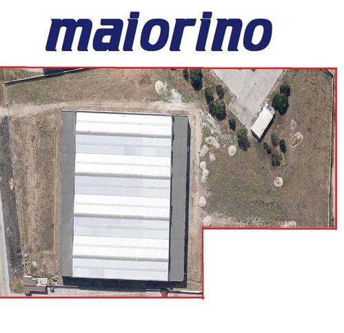 locale commerciale in vendita ad Arzano